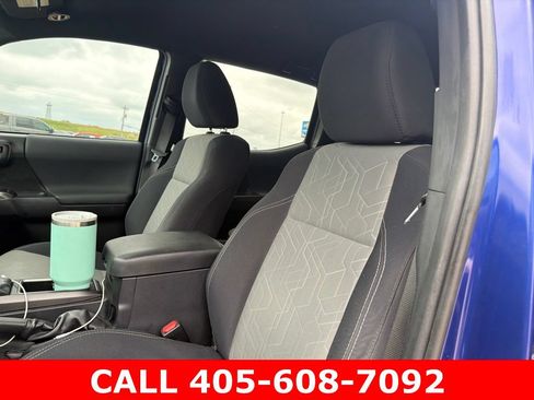 Used 2022 Toyota Tacoma TRD Sport AWD/4WD image 8