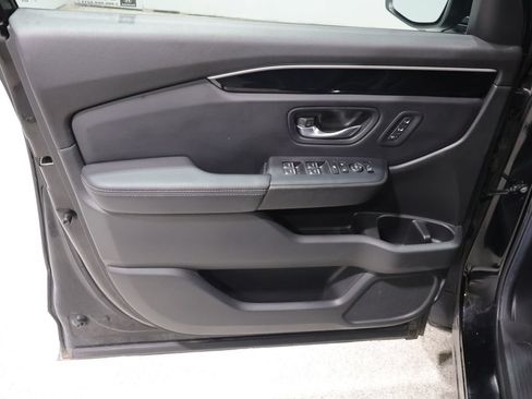 Used 2025 Honda Pilot EX-L image 12