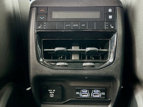 Used 2021 Jeep Grand Cherokee L Limited w/ Luxury Tech Group II image 27