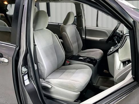 Used 2020 Toyota Sienna LE w/ LE Preferred Package AWD/4WD image 31