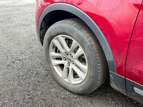 Used 2019 Ford Explorer XLT image 7