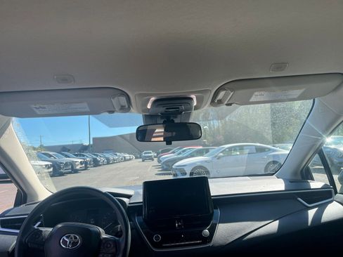 Used 2025 Toyota Corolla LE image 31