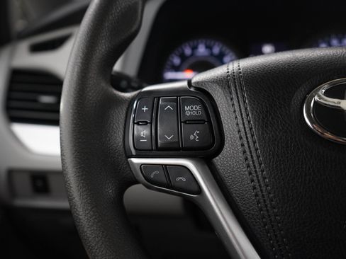 Used 2020 Toyota Sienna LE AWD/4WD image 25