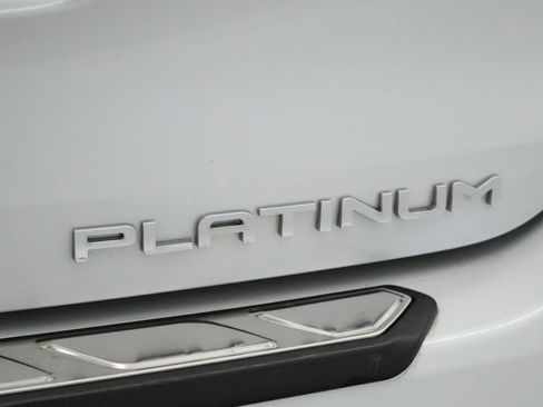 Used 2022 Toyota Highlander Limited image 12