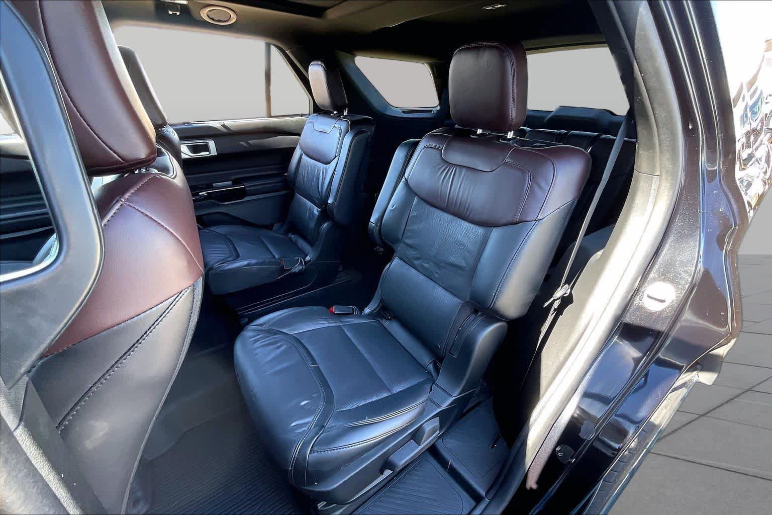Used 2023 Ford Explorer Platinum w/ Technology Package AWD/4WD image 21