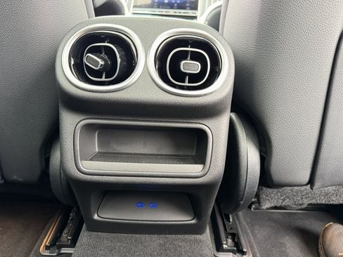 Used 2024 Mercedes-Benz GLC 300 4MATIC image 9