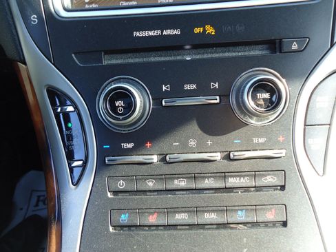 Used 2019 Lincoln Nautilus Reserve image 21