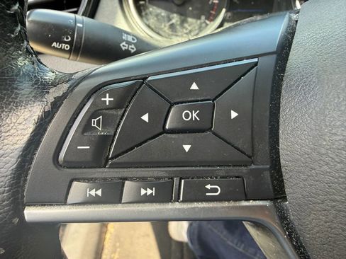 Used 2020 Nissan Rogue SV FWD image 12