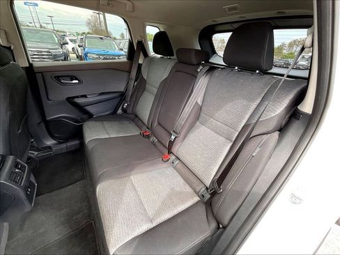 Used 2023 Nissan Rogue SV image 14