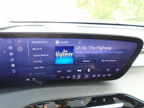 Certified 2025 Buick Enclave Avenir w/ Super Cruise Package AWD/4WD image 11