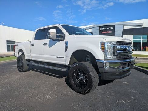 Used 2018 Ford F250 XLT image 2