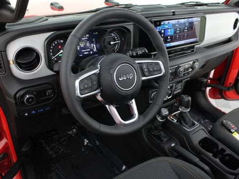 Used 2025 Jeep Wrangler Unlimited Sahara w/ Safety Group AWD/4WD image 8