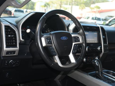 Used 2017 Ford F150 Lariat w/ Equipment Group 502A Luxury image 9