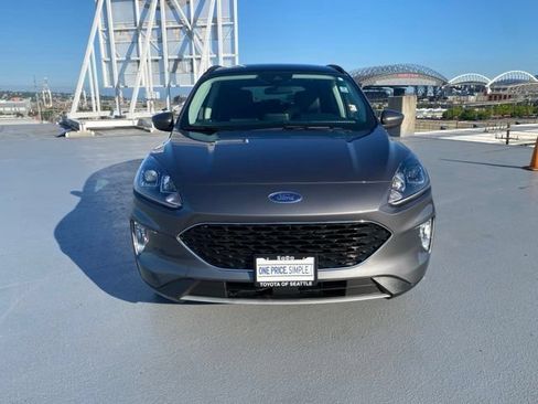 Used 2021 Ford Escape SEL w/ Technology Package AWD/4WD image 3