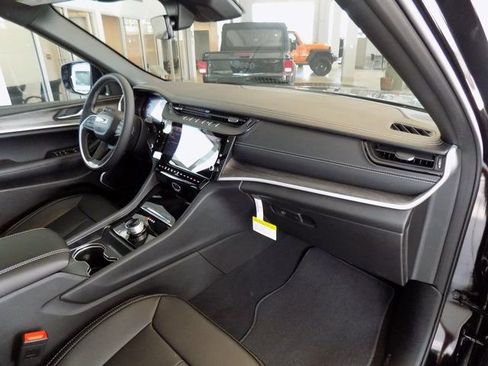 New 2026 Jeep Grand Cherokee Limited w/ Limited Altitude Package RWD image 23