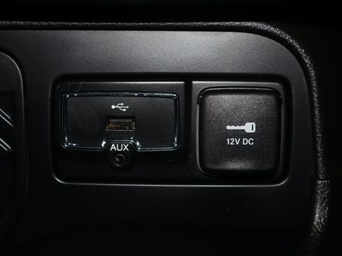 Used 2017 Jeep Renegade Limited FWD image 28