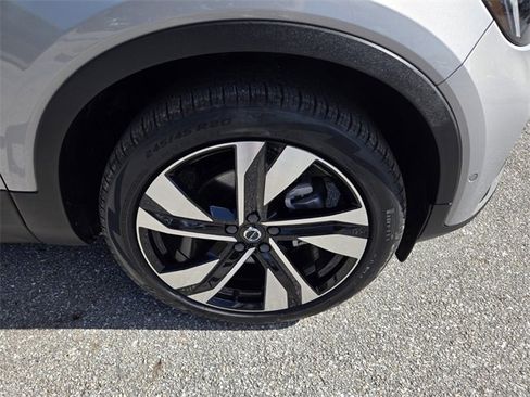 Certified 2024 Volvo XC40 B5 Plus w/ Protection Package Premier image 23