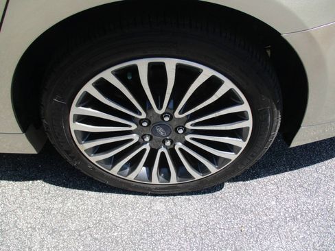 Used 2017 Ford Fusion Titanium AWD/4WD image 30