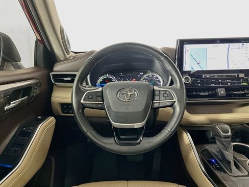 Used 2022 Toyota Highlander Platinum FWD image 28