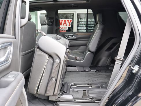 Used 2023 Chevrolet Tahoe Premier AWD/4WD image 29