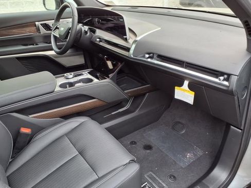 New 2026 Cadillac Vistiq Sport image 25