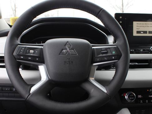 New 2026 Mitsubishi Outlander SE AWD/4WD image 11