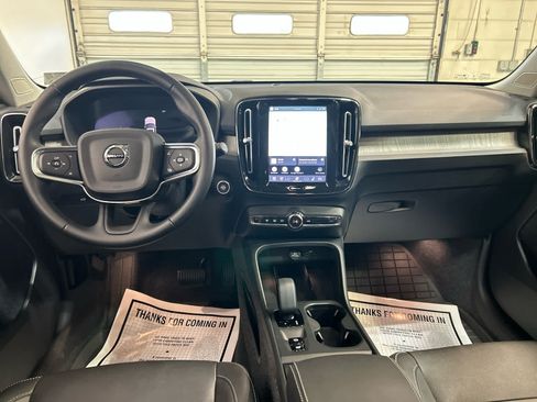 Used 2025 Volvo XC40 B5 Core w/ Protection Package Premier AWD/4WD image 4