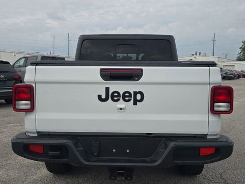 Used 2023 Jeep Gladiator Sport AWD/4WD image 4