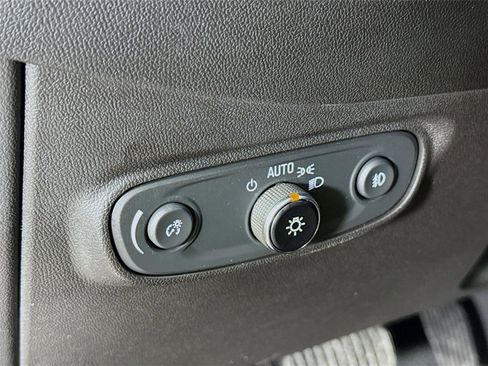 Used 2024 Chevrolet Equinox Premier image 12