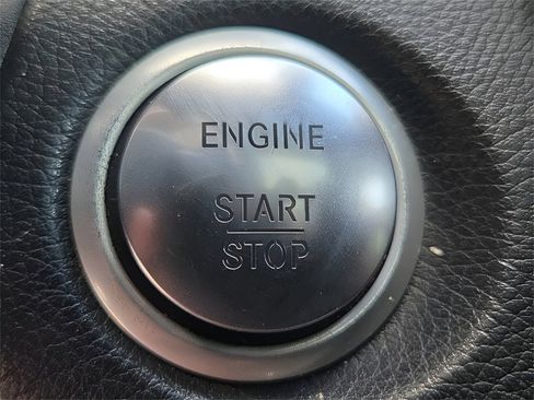 Used 2019 Mercedes-Benz GLC 300 4MATIC image 21