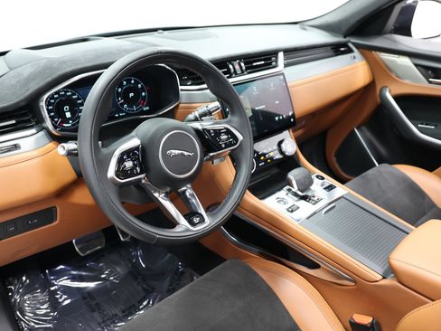 Used 2022 Jaguar F-PACE SVR AWD/4WD image 2