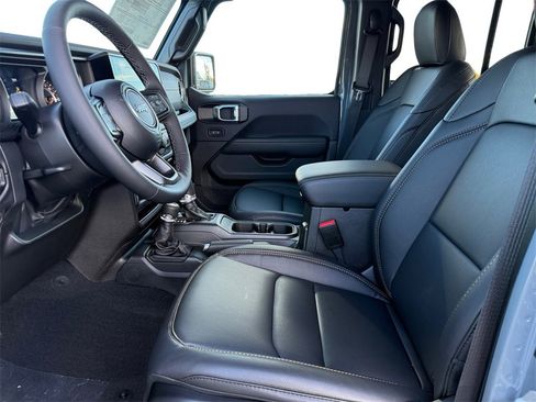 New 2025 Jeep Gladiator Sport image 9