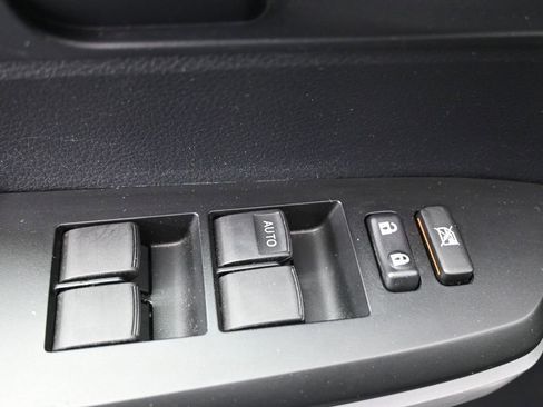 Used 2016 Toyota Tundra SR5 w/ SR5 Upgrade Package image 25