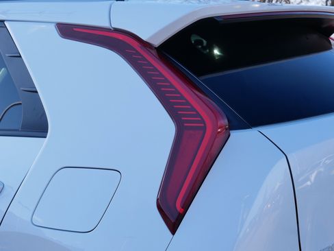 Certified 2023 Kia Niro EX image 17