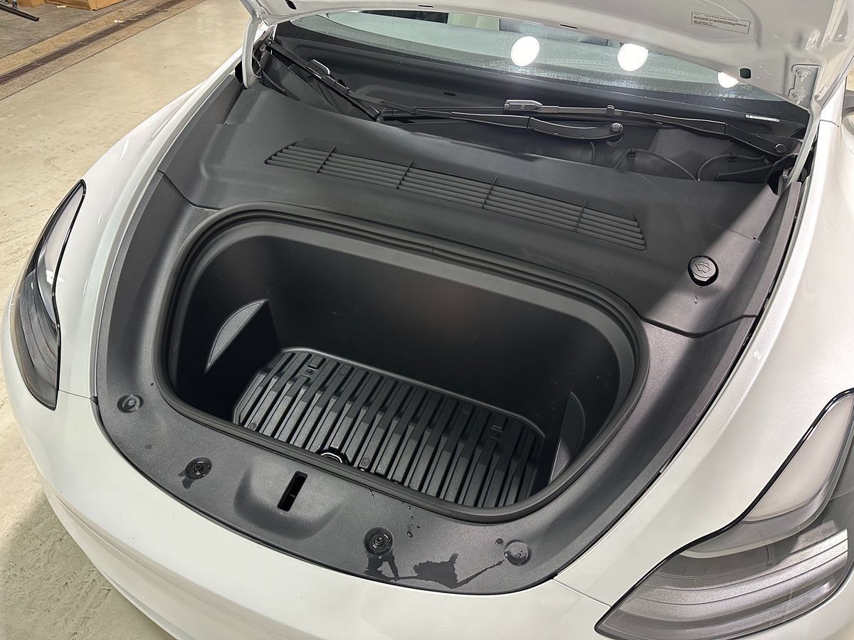 Used 2023 Tesla Model Y AWD image 4