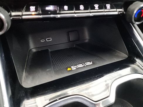 Used 2025 Chevrolet Traverse LT FWD image 27