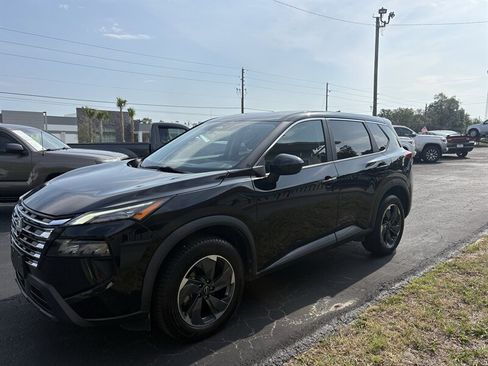 Used 2024 Nissan Rogue SV FWD image 3