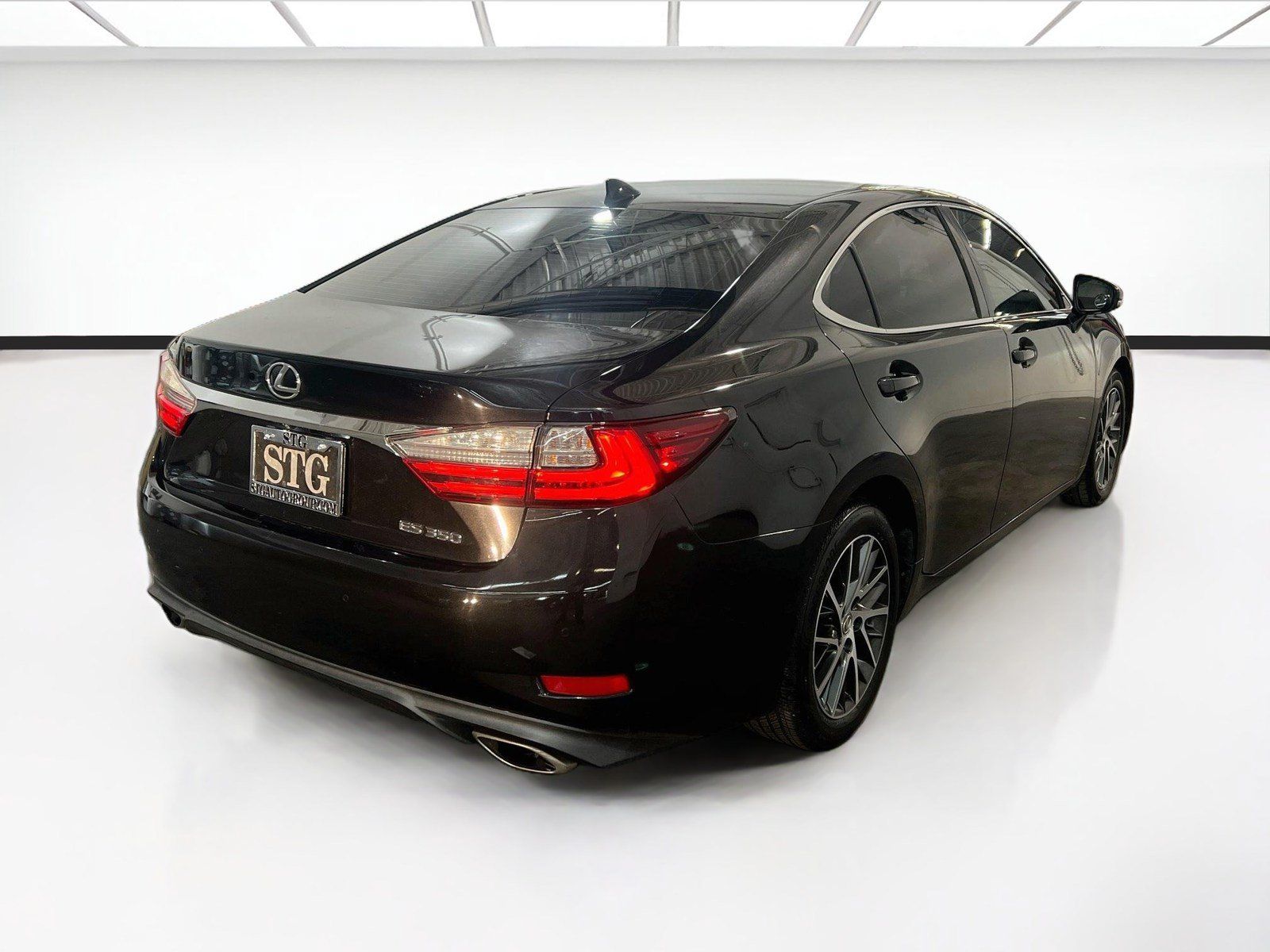 Used 2016 Lexus ES 350 w/ Luxury Package w/Wood Trim FWD image 4