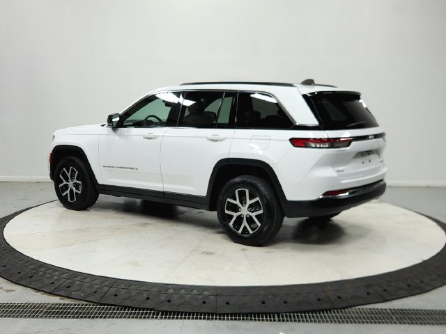 Used 2024 Jeep Grand Cherokee Limited AWD/4WD image 6