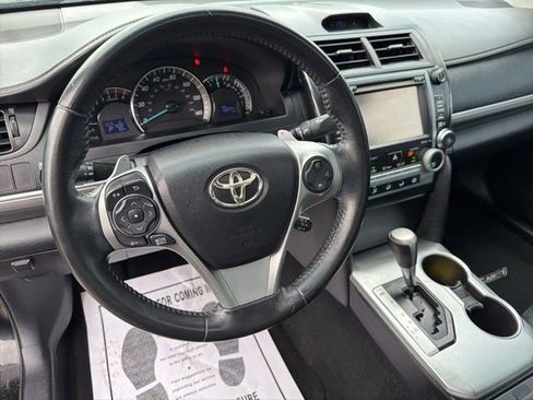 Used 2014 Toyota Camry SE w/ Moonroof Package FWD image 23