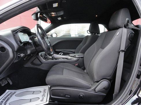 Used 2019 Dodge Challenger SXT image 9