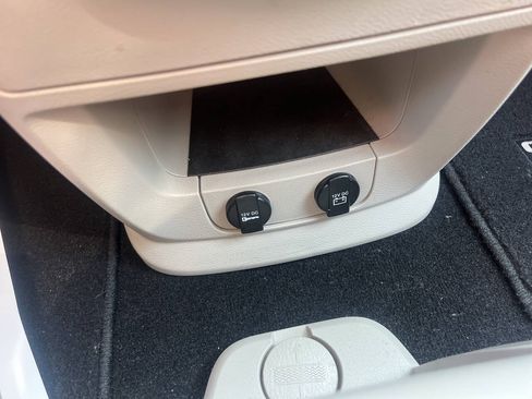 Used 2013 Dodge Grand Caravan SE FWD image 19