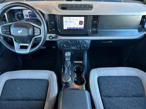 Used 2022 Ford Bronco Wildtrak image 5