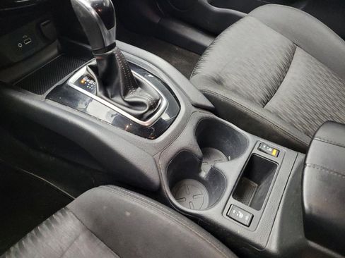 Used 2018 Nissan Rogue SV image 26