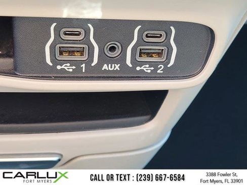 Used 2023 Chrysler Pacifica Touring-L FWD image 28