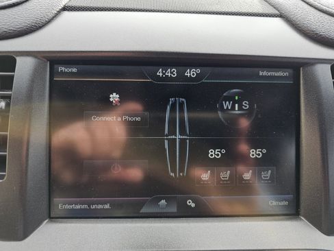 Used 2014 Lincoln MKS image 17