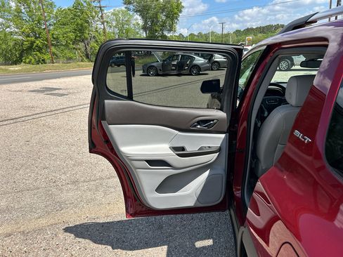 Used 2020 GMC Acadia SLT image 20