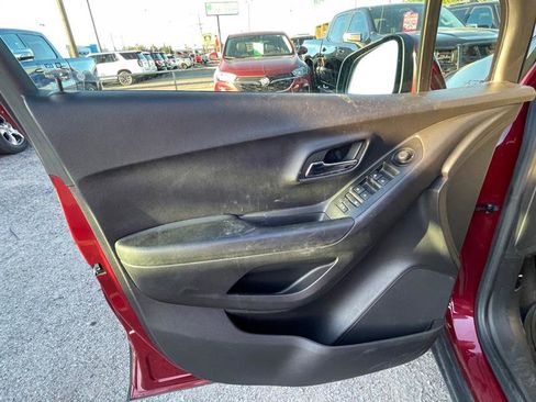 Used 2021 Chevrolet Trax LT image 11