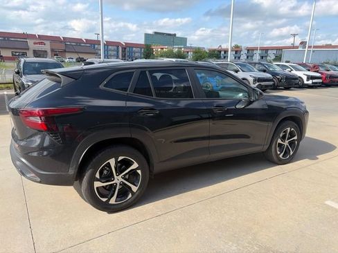 Used 2024 Chevrolet Trax RS w/ Driver Confidence Package FWD image 2