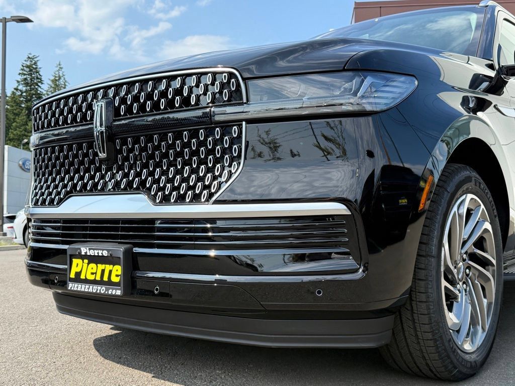 New 2027 Lincoln Navigator Premiere AWD/4WD image 31
